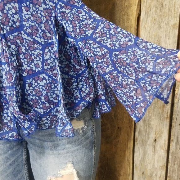 FREE PEOPLE PRINT PATTERN FLOWY LAYERS TOP! - Picture 4 of 8